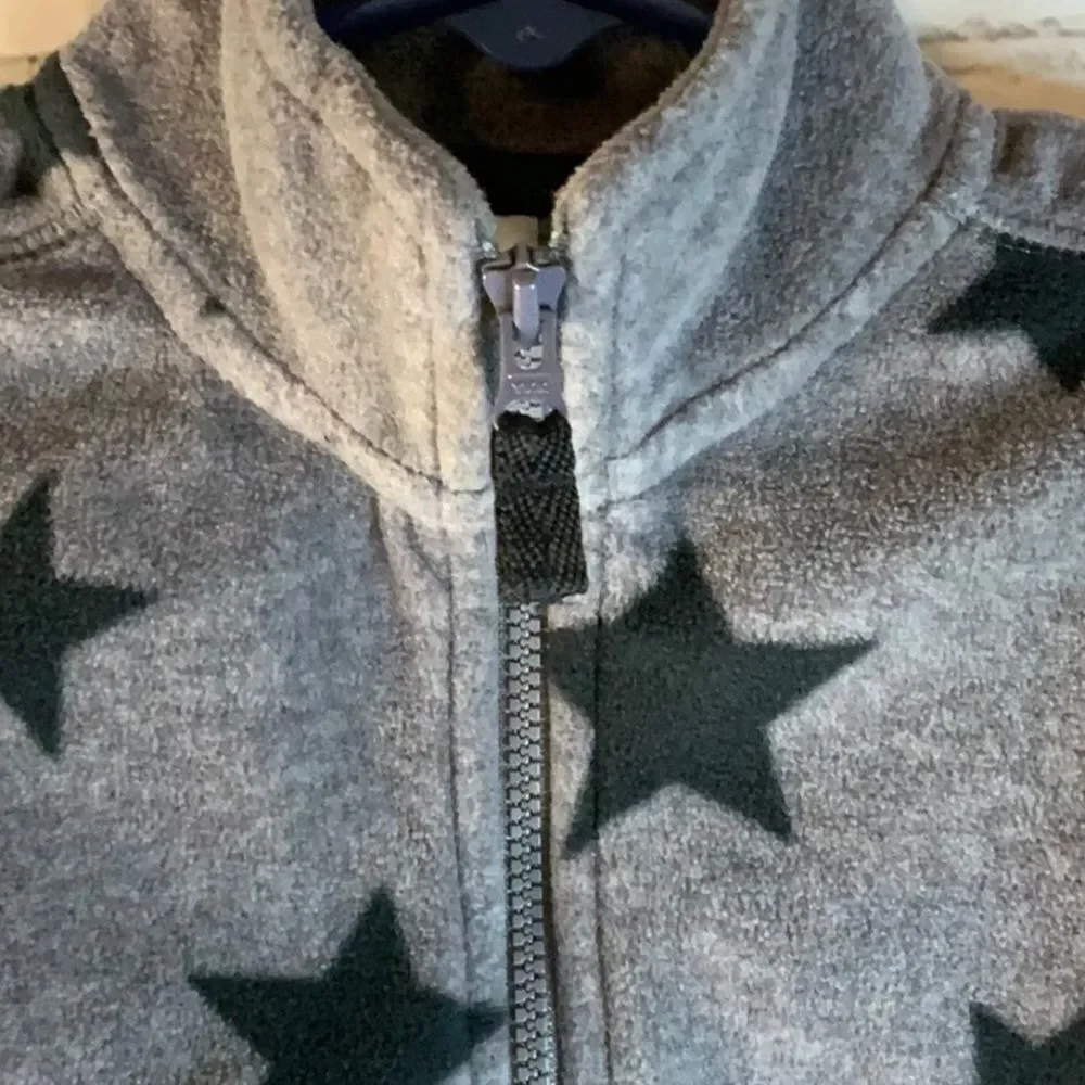 Carter Gray Vest with Black Stars, Size‎ 6 months, Unisex Vest for Infants